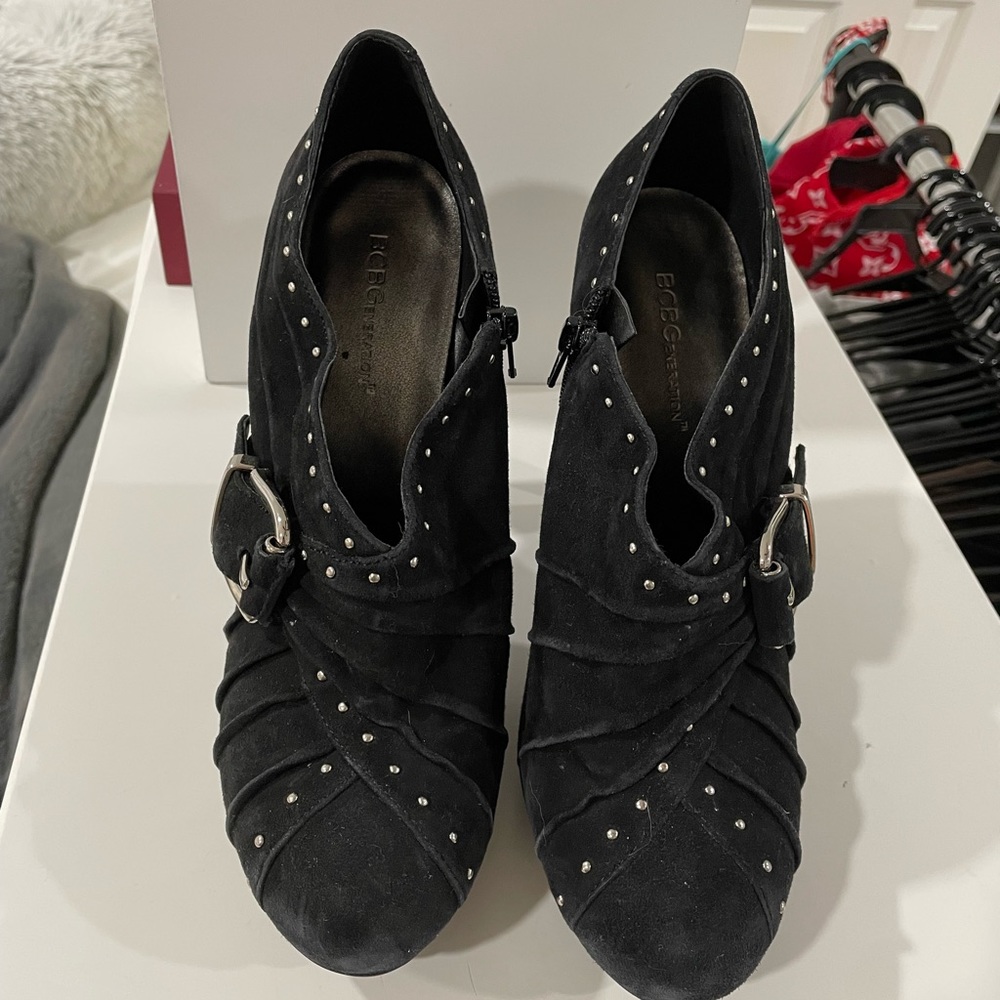 BCBG heels